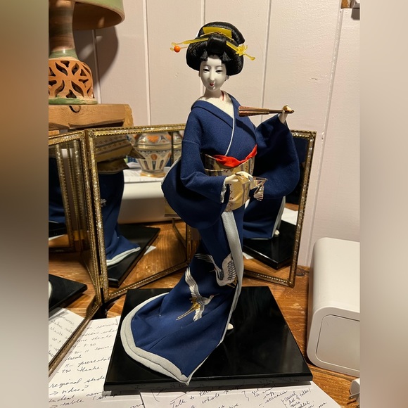 Kyugetsu Japanese Geisha Doll - Picture 2 of 13